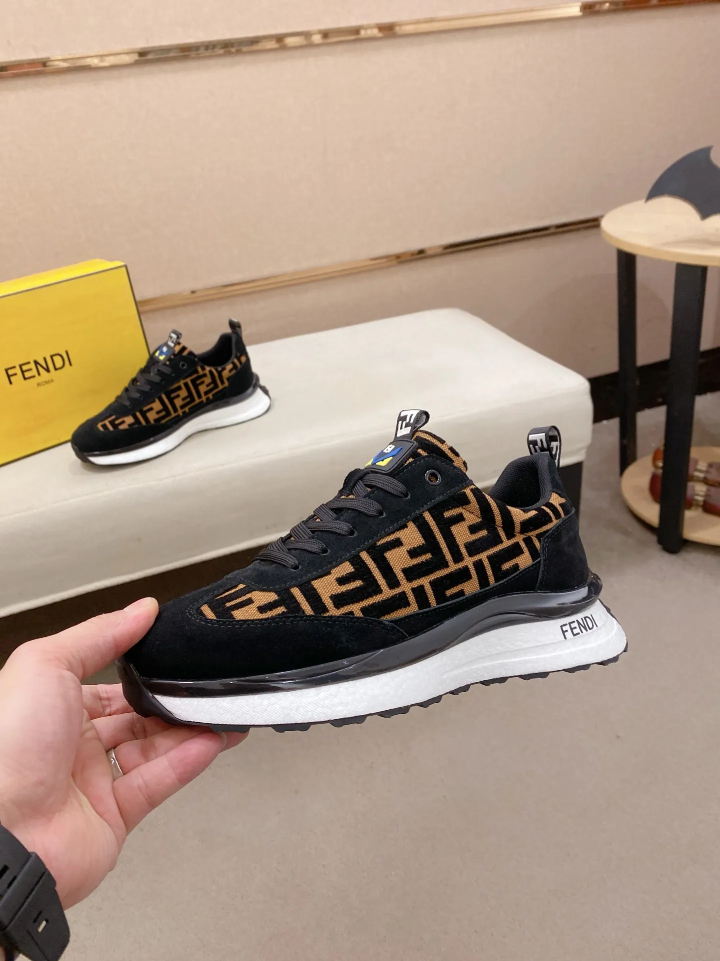 Factory price 442💰 (fendi) New high-top 👊🏻 upper 🇮🇹 imported cowhide fabric 🇩🇪 imported breathable mesh lining. The original outsole is molded to highlight the identity of every man, and the upper foot is elegant and stable🚶🏻🚶🏻The high-end custom counters reproduce the original version📯No matter the wind or rain, the shoe last remains unchanged and can withstand the verification of time🔍️,🔵 Size: 38-44